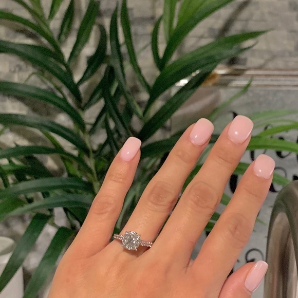 SOLD IGI certified Diamond halo ring - Picture 3 of 7